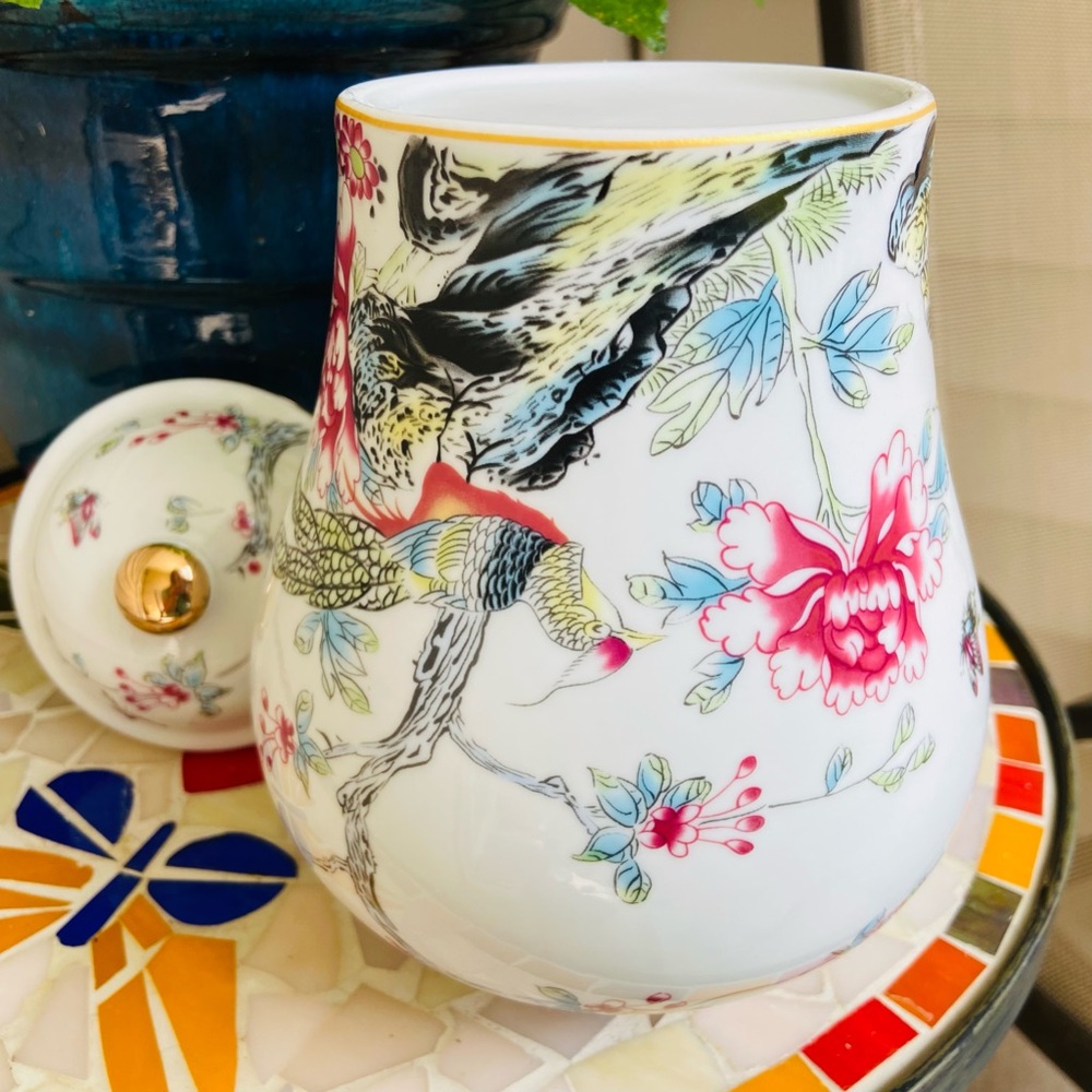 NWT Hand Painted Urn/Vessel Featuring Pheasants,Flowers,Foliage,Detailed Designs - Picture 3 of 16